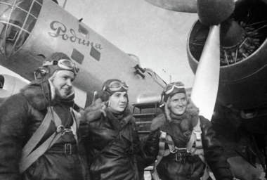 1938 - Начался беспосадочный перелёт из Москвы на Дальний Восток (пос. Керби) женского экипажа
